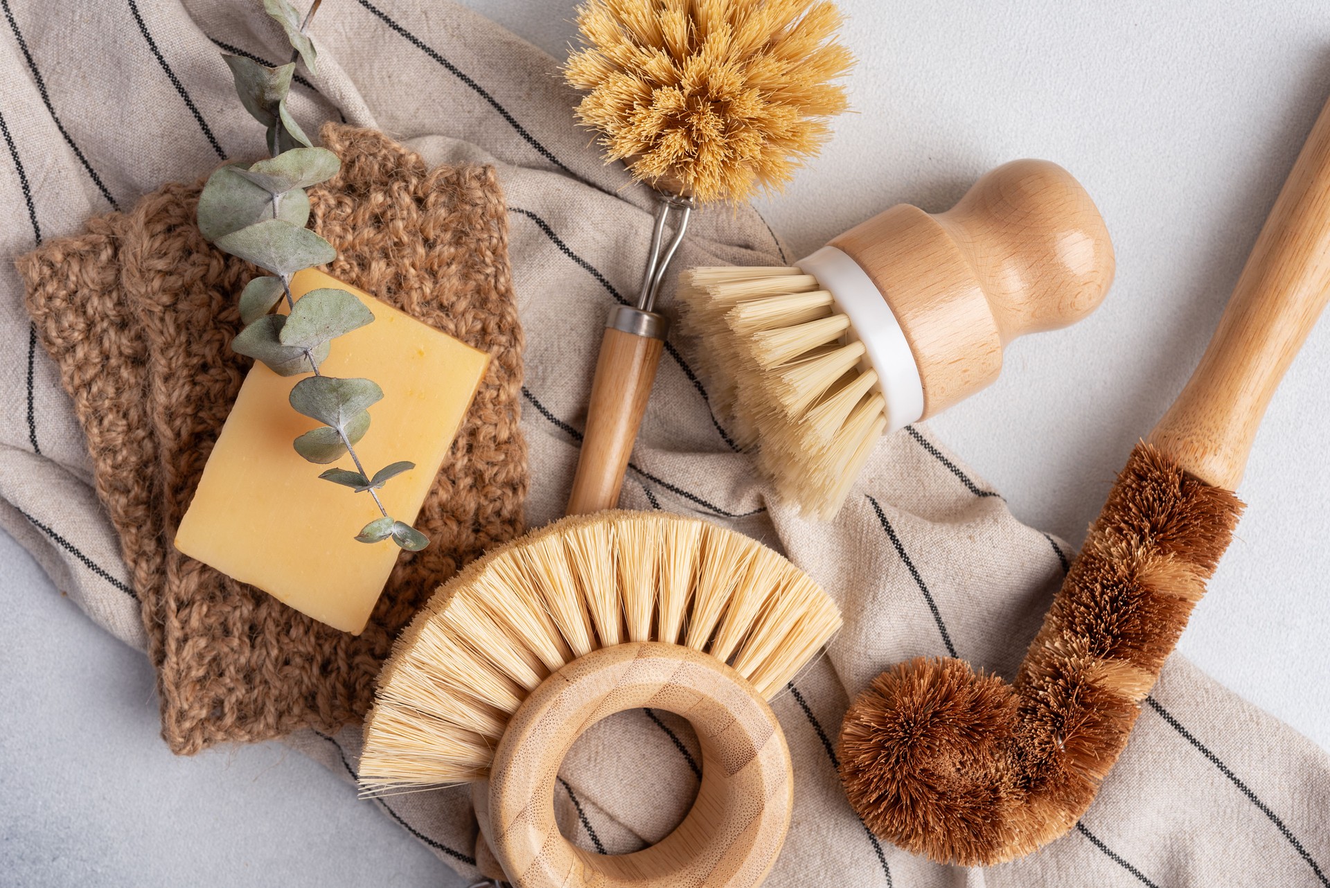 Eco-friendly cleaning set with solid soap and wooden dish brushes